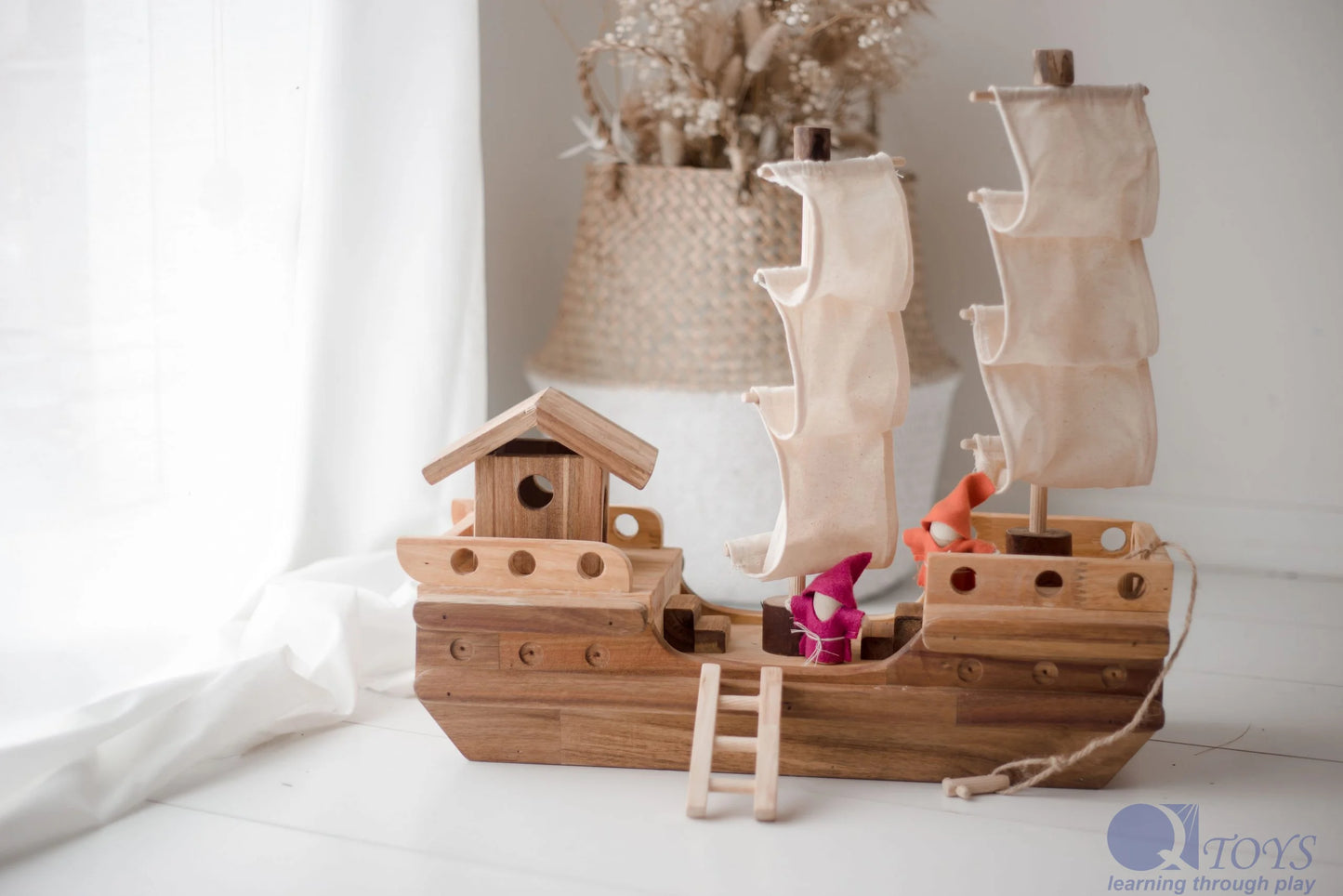 Q Toys - Wooden Pirate Ship